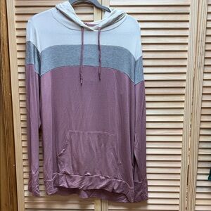 Market & Spruce Cream and Purple Top